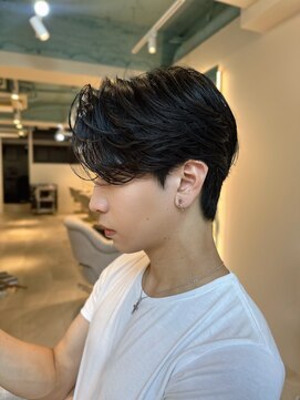 マインバイアフロートギンザ(MYNE by AFLOAT GINZA) センターパート/刈り上げなし/ダウンパーマ/韓国ヘア