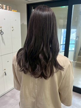 オーシャン(Ocean) 黒髪 アッシュグレー 艶髪ロング 20代30代 髪質改善