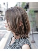 ハイライトカラーのミディアムヘア