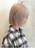 ハイトーン切りっぱなしショートボブホワイトブロンドベージュ