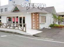 サロンズヘアー 松山鴨川店(SALONS hair)の雰囲気（白くて可愛い外観です♪）