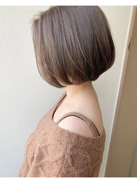 イリス バイ アルティナ 武蔵小杉店(Iris by artina) ライトベージュ×ミニボブ【Iris武蔵小杉】