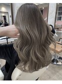 ベージュグレージュ×ロングレイヤーカット