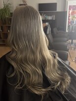 ゼウス(Zeus.)&nbsp;海外ヘアーハッシュカットレイヤーカットハイライトカラー