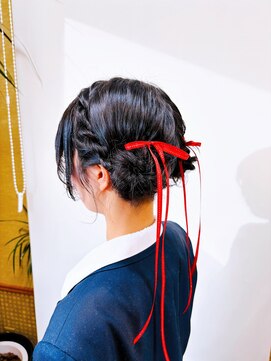 ヘアーボー ラーラ(hairbeau L'ala) ツインおだんごヘア