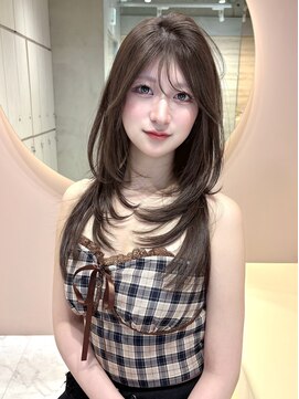 グロー 大宮(GLROW) ハッシュカット　レイヤーカット　顔まわり　グレージュ