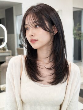 ミツバ(3tuba) ハッシュカット 顔周りレイヤー グレージュ 透明感カラー 20代