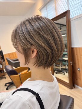 スチャステニィーバイルミ 日ノ出町店(Stastny by Lumi) ハイライトショート×丸みくびれシルエット