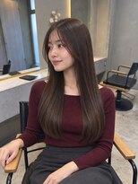 ウト(Uto)&nbsp;レイヤーカット/スモーキーブラウン/メテオ髪質改善/烏丸四条