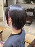 ブリーチ バイオレット 黒髪 インナーカラー 耳かけ 大人ボブ 楽
