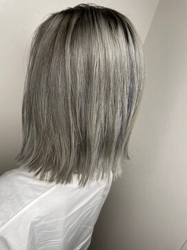 モルニ(MORNI) グレーカラー_マロンベージュ Aラインボブ かきあげ