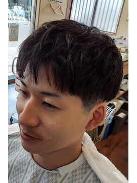 クズノ(KUZUNO) トップのショートメディアム　ナチュラルツーブロック