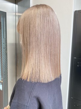 ベレーザシェルト(Beleza scelto) 3215グクマッシュボブウザバングビビッドカラー耳だしショート