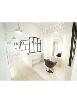 《心斎橋/髪質改善》お客様一人ひとりと真剣に向き合う為の全席半個室空間、完全個室もご用意◇