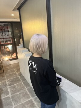 アンダーバーホワイト 広島 本通店(_WHITE) ホワイトカラー/ハイトーンカラー/ハイトーンボブ/ホワイト