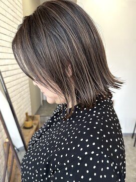 アドラーブル ココロ 新潟(adorable CoCoLo) うるツヤ丸みボブシークレットハイライト小顔補正立体カット