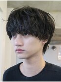 メンズナチュラルマッシュシャドウパーマ無造作センターパート
