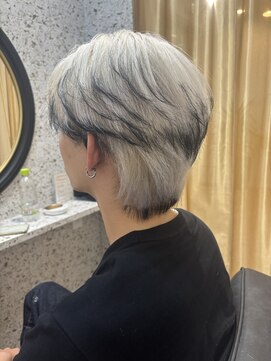 ラニヘアサロン(lani hair salon) ホワイトブロンド×エンドブラック/裾カラー/ウルフカット/