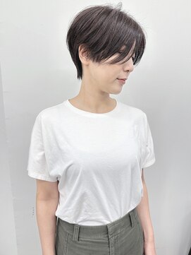 ラウンジ モリオ イケブクロ(Lounge MORIO Ikebukuro) ＊前下がりショートハンサムショートセンターパート丸みショート