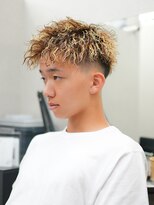 スラッシュ(SLASH)&nbsp;メンズパーマ/ホワイトハイライト/短髪/フェード/ツイスト/姫路