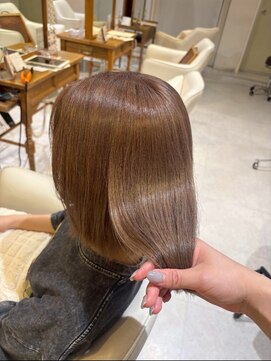 スペックホルダーミミ(Spec Holder mimi) 艶感ストレート×ピンクベージュ