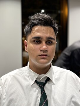 スキンフェード/アップバングショート