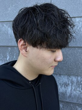 ヒュイル バイ ニアウ(Hwyl by Niau) MEN’S HAIRシャドウパーマスパイラルパーマニュアンスパーマ