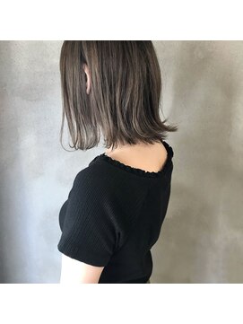 ミント(mint) 透明感グレーで赤み除去!スモーキーな色合い◎