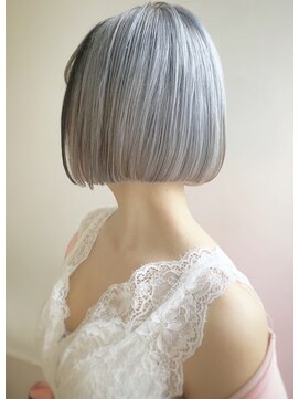 エル セルカ 高田馬場(el CERCA) 外国人風ホワイトアッシュ&切りっぱなしミニボブ【高田馬場】