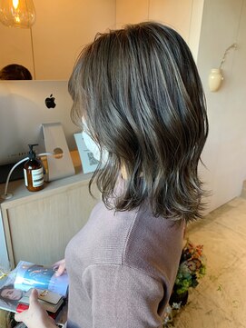 シー 岡崎(,SHE) 外はねミディ