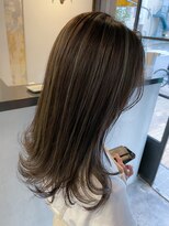 フロー(Flow) ハイライト×オリーブベージュ【岩本大樹】