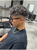 スペインカール　フェード　ショート　眉毛　メンズ　メッシュ