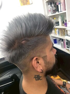 ライサンヘアネパール(Raisan Hair Nepal) メンズハイトーンモヒカンフェード