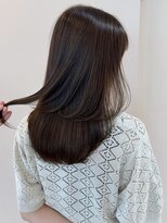 レジナヴィータ 栄(Reginavita)&nbsp;レイヤーカット ダークグレージュ 透明感カラー 艶髪 20代 30代