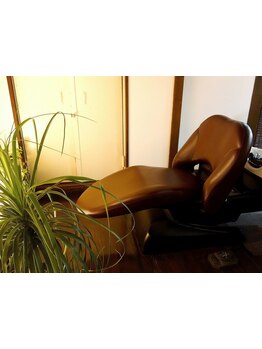 少人数のプライベート空間で、周りを気にせず自分だけの時間を過ごして頂けます♪大型店が苦手な方にも◎