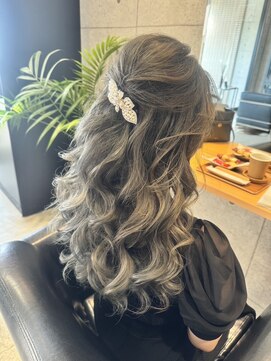 エニル(ENYL) ウェーブ系ルーズハーフアップヘア