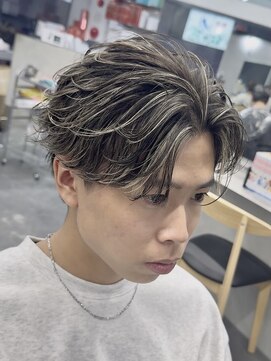 フィフス 天神大名(fifth) 渋谷メンズパーマフェザーパーマセンターパートガイルヘアゆるめ