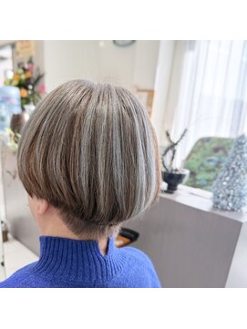 髪質改善カラー×丸みショート 刈り上げデザイン