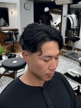 ザデイ カットアンドカルチャーショップ(THE DAY CUT&CULTURE SHOP) 大人かきあげパーマ【スキンフェード】