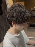 センターパート×シャドウパーマ