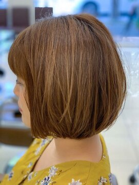 ミーティア バイ クアトロ(Meteor By QUATRO) 艶感たっぷりまるボブ