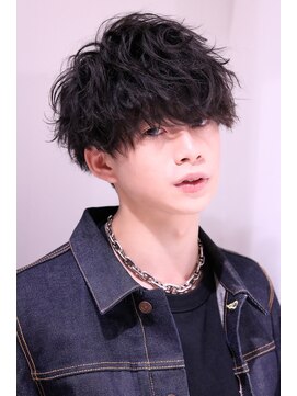 ネイビー(NAVY) スパイラルパーマ 無造作マッシュ 黒髪 毛束感 外ハネ グランジ