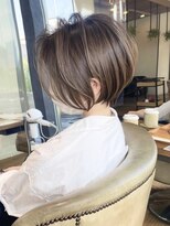 バンプ ギンザ(BUMP GINZA)&nbsp;《30代、40代》白髪ぼかしハイライト×丸みとくびれショート大宮