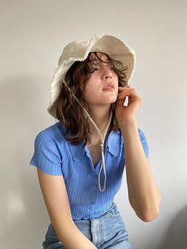 エイチ(H) シースルーマッシュハイライトセミロングブリーチなしカラーボブ