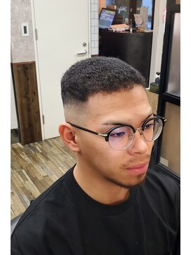 ティーズ バーバー T's BARBER スキンフェード+アイロンパーマ