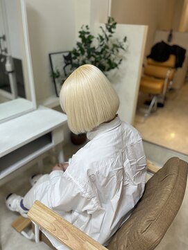 カリーナ(CARINA) ハイトーンカラー/ホワイトブロンド