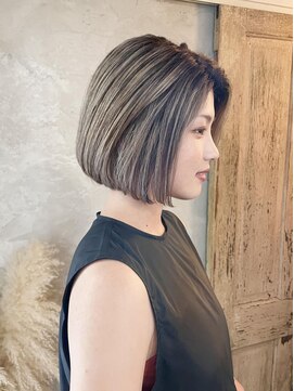 プライベートサロン キッテ(private salon kitte.) シャドールーツなベージュグレーボブ