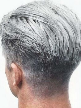 理容プラーナ 弘前店の写真/年中無休!カット＋グレイカラー￥4400/気になる白髪もしっかりカバーし、大人の魅力を引き出すスタイルに♪