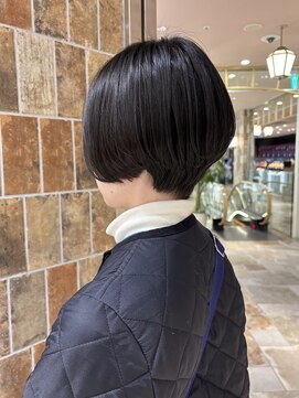 ピークアブー アヴェダ アトレ恵比寿(PEEK-A-BOO AVEDA) 大人かっこいい前下がりショート黒髪ショート20代30代40代50代