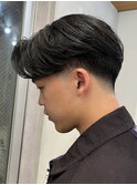 刈り上げセンターパートテーパーフェードカットニュアンスパーマ